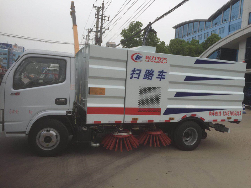 東風小多利卡玉柴掃路車